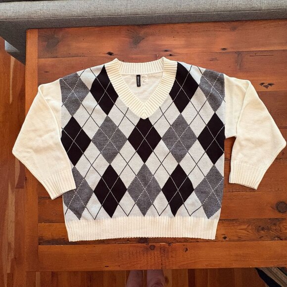 WOMENS DIVIDED BY H&M ARGYLE V NECK SWEATER, SIZE LARGE; NWOT - Picture 2 of 3